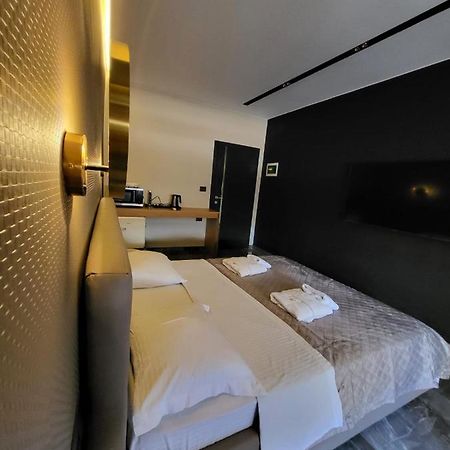 La Mirage Apartment 04 Тирана Екстер'єр фото
