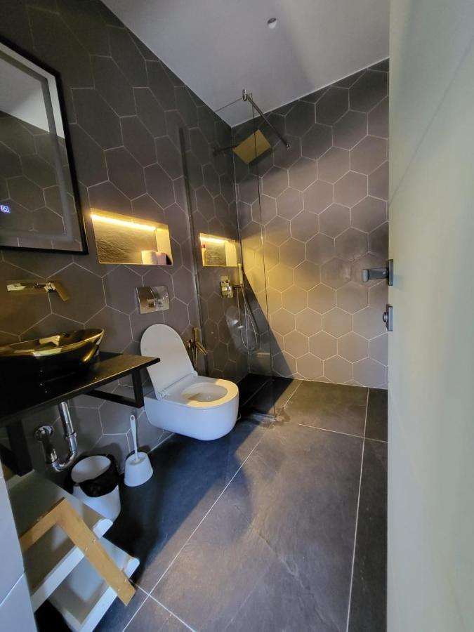 La Mirage Apartment 04 Тирана Екстер'єр фото
